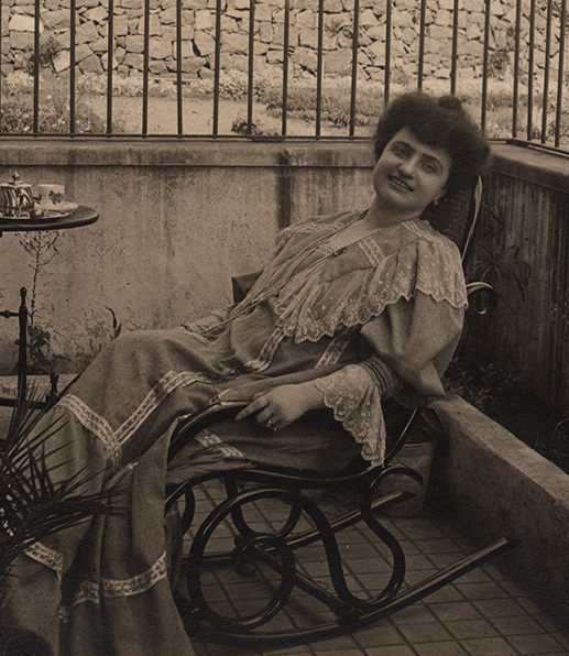 Adelaide Bernardini (1908). [Fonte: Archivio Storico Ricordi. Immagine in pubblico dominio]