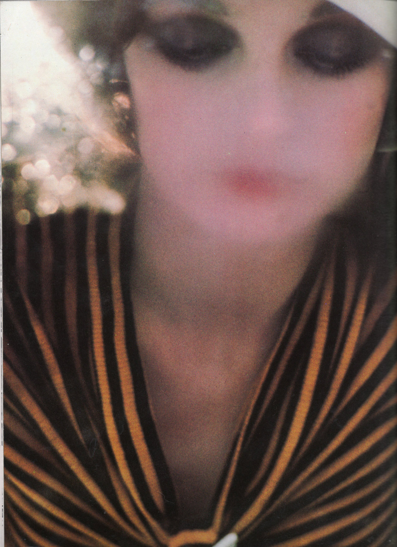 Foto di Sarah Moon nell'edizione di Vogue UK dell'aprile 1972.