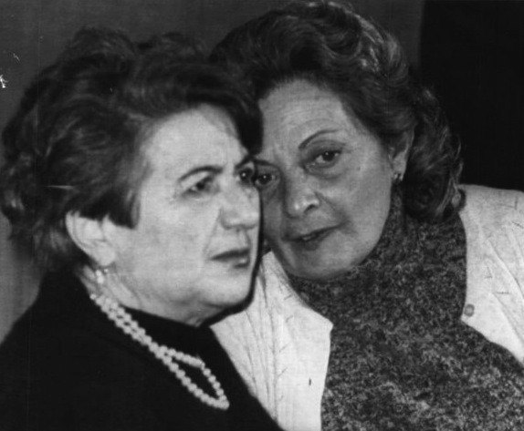 Rita Bartoli Costa (a destra) con la vedova di Pio La Torre, Giuseppina, 1983