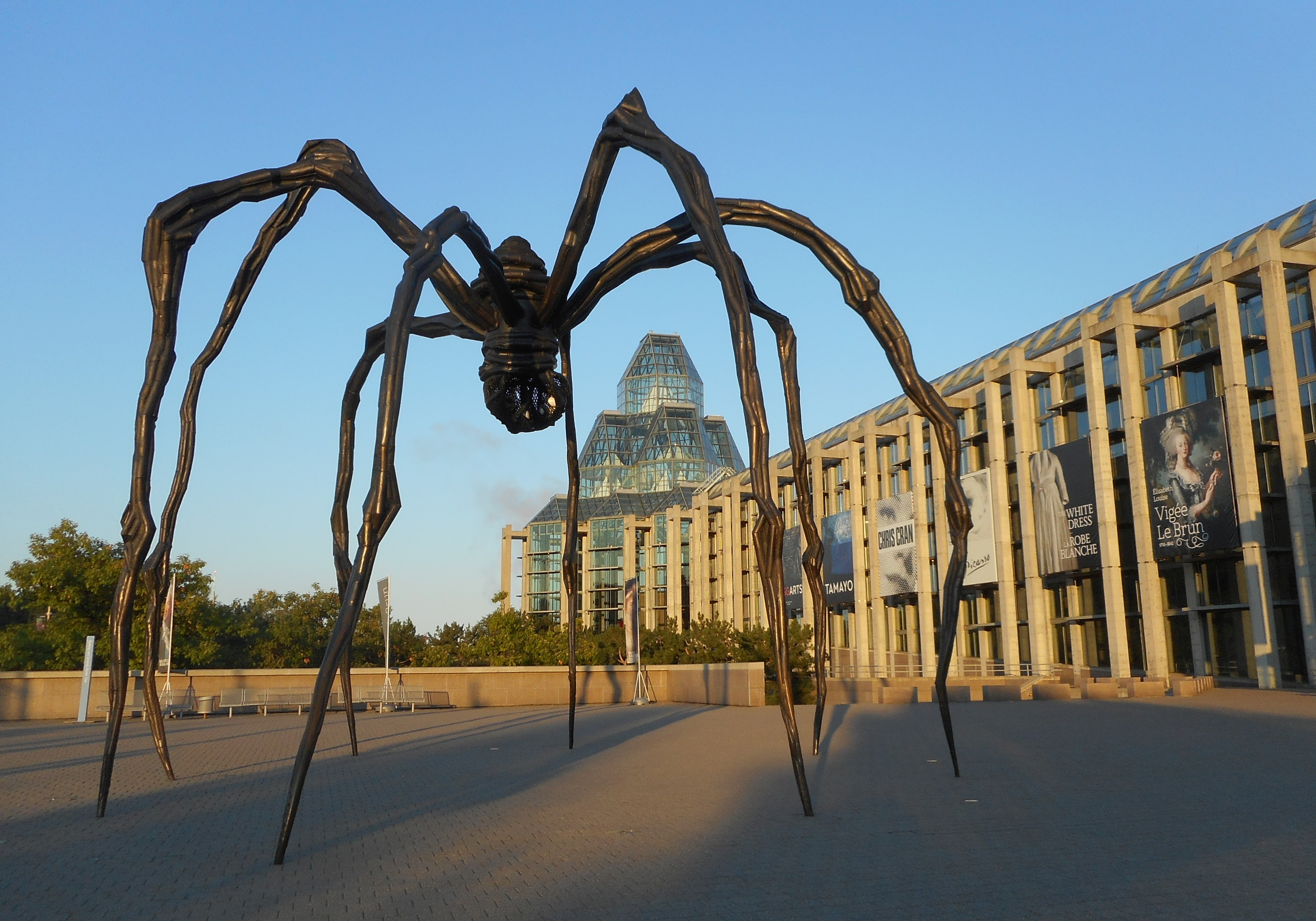 Maman, di Louise Bourgeois, davanti al Musée des beaux-arts du Canada, a Ottawa. 