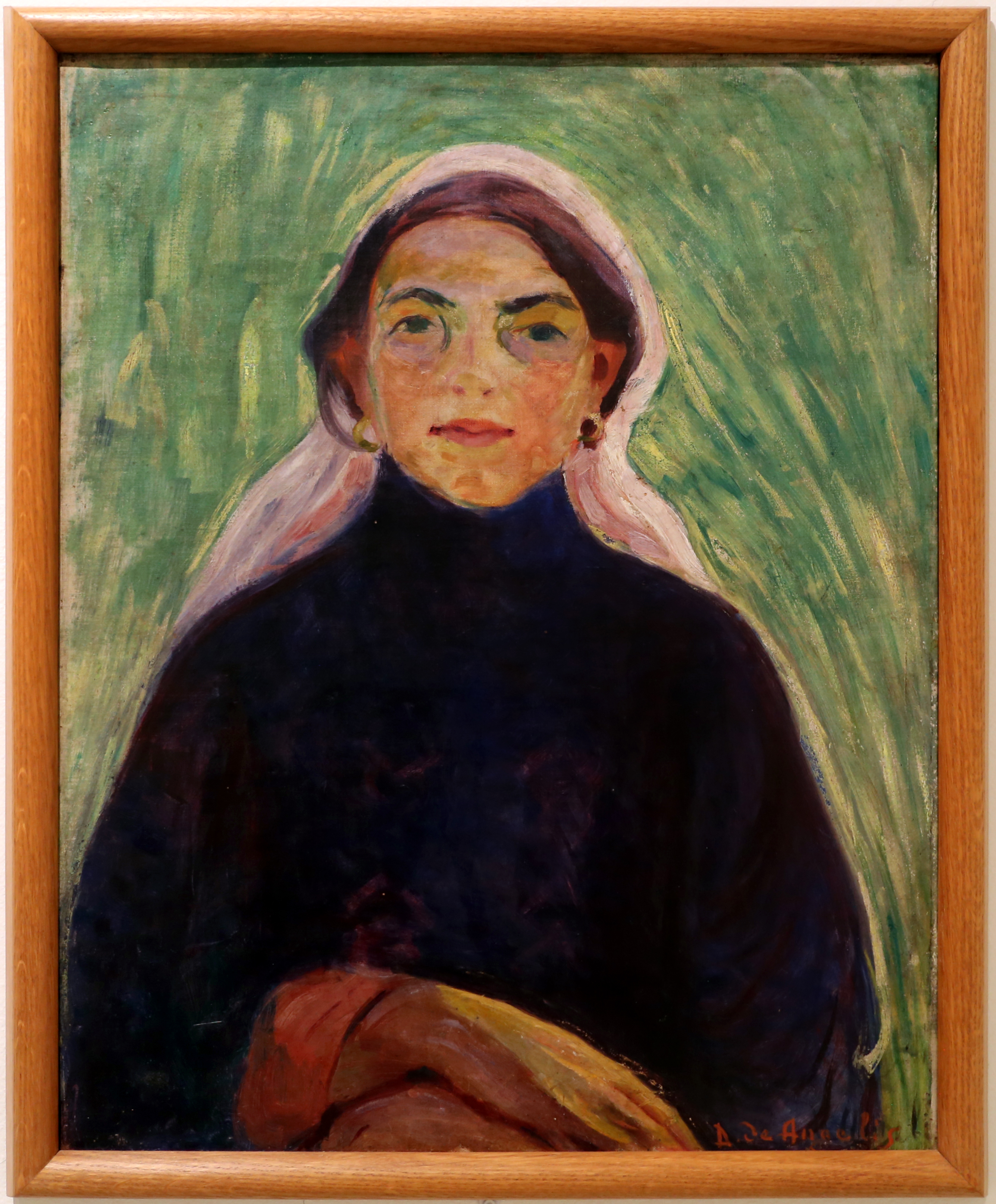 Deiva de Angelis, ragazza con fazzoletto rosa, via Wikimedia Commons, pubblico dominio