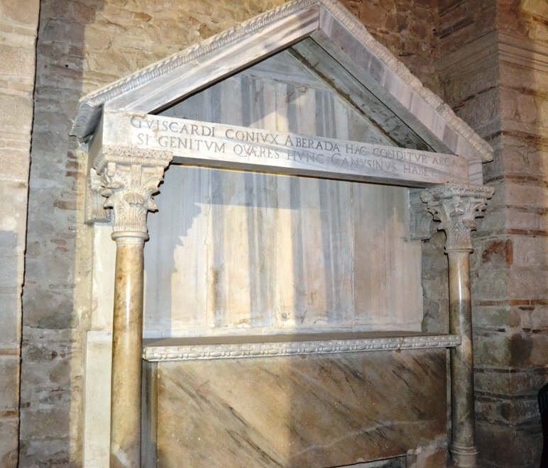 Monumento funebre di Alberada, Abbazia della Trinità, Venosa.