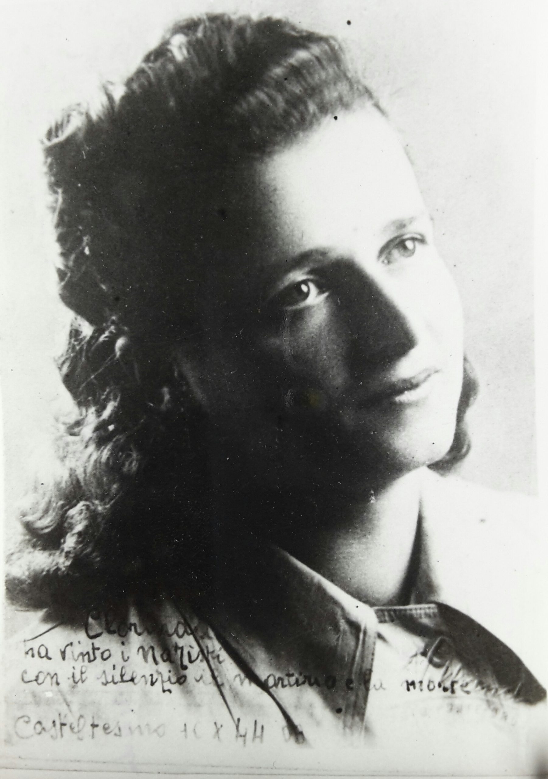 Clorinda Menguzzato. <br>
Fonte: <a href=https://www.movm.it/decorato/menguzzato-clorinda/>www.movm.it – Sito Ufficiale del Gruppo delle Medaglie d’Oro al Valor Militare d’Italia</a>.