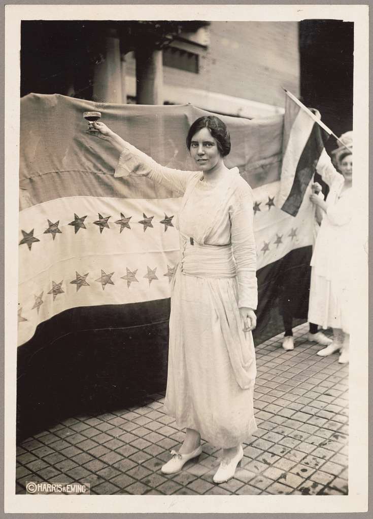 Alice Paul. Copyright by Harris & Ewing, immagine in pubblico dominio.
