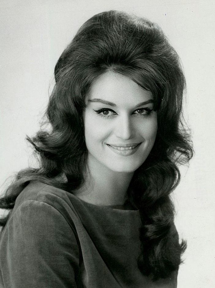 Dalida nel 1961 per la rivista <em>Bolero</em>.<br>
Immagine in pubblico dominio. Fonte: <a href=https://commons.wikimedia.org/wiki/File:Dalida_1961.jpg?uselang=it#Licenza>Wikipedia</a>.