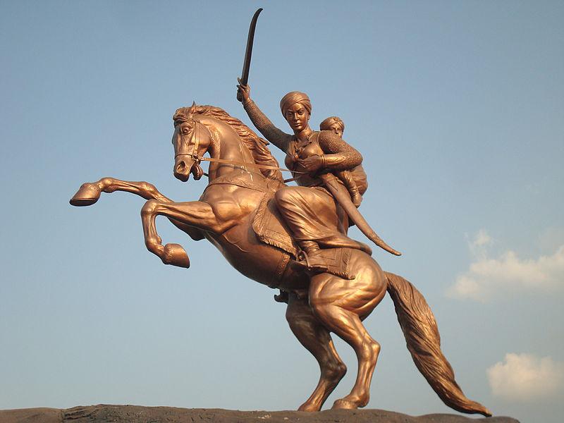 Statua equestre di Lakshmi Bai a Solapur