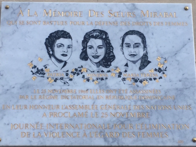 Targa commemorativa delle sorelle Mirabal rue de Prony, Parigi.