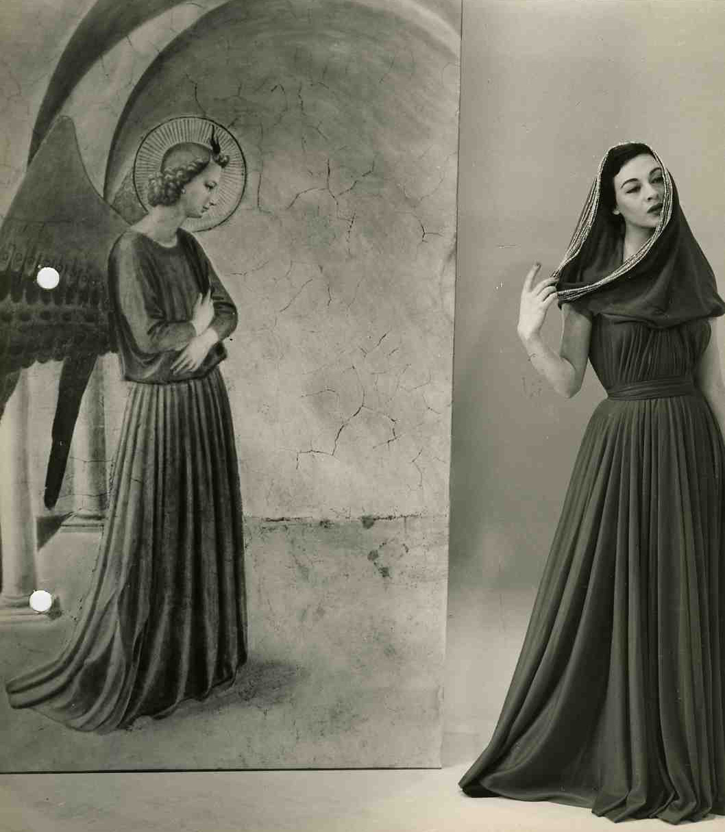 Germana Marucelli, abito da sera Linea Fraticello, autunno/inverno 1954/55. L'abito è indossato dalla modella Ivy Nicholson. © Fotografia Interfoto, Archivio Germana Marucelli 
