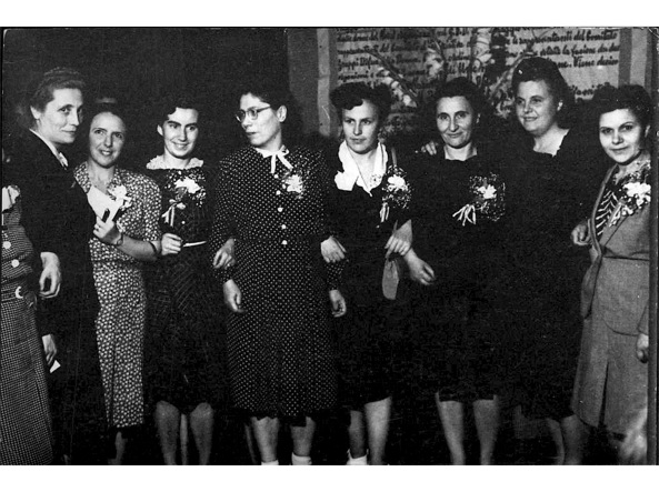 Foto di gruppo delle donne (Laura Bianchini, Teresa Mattei, Teresa Noce...)
