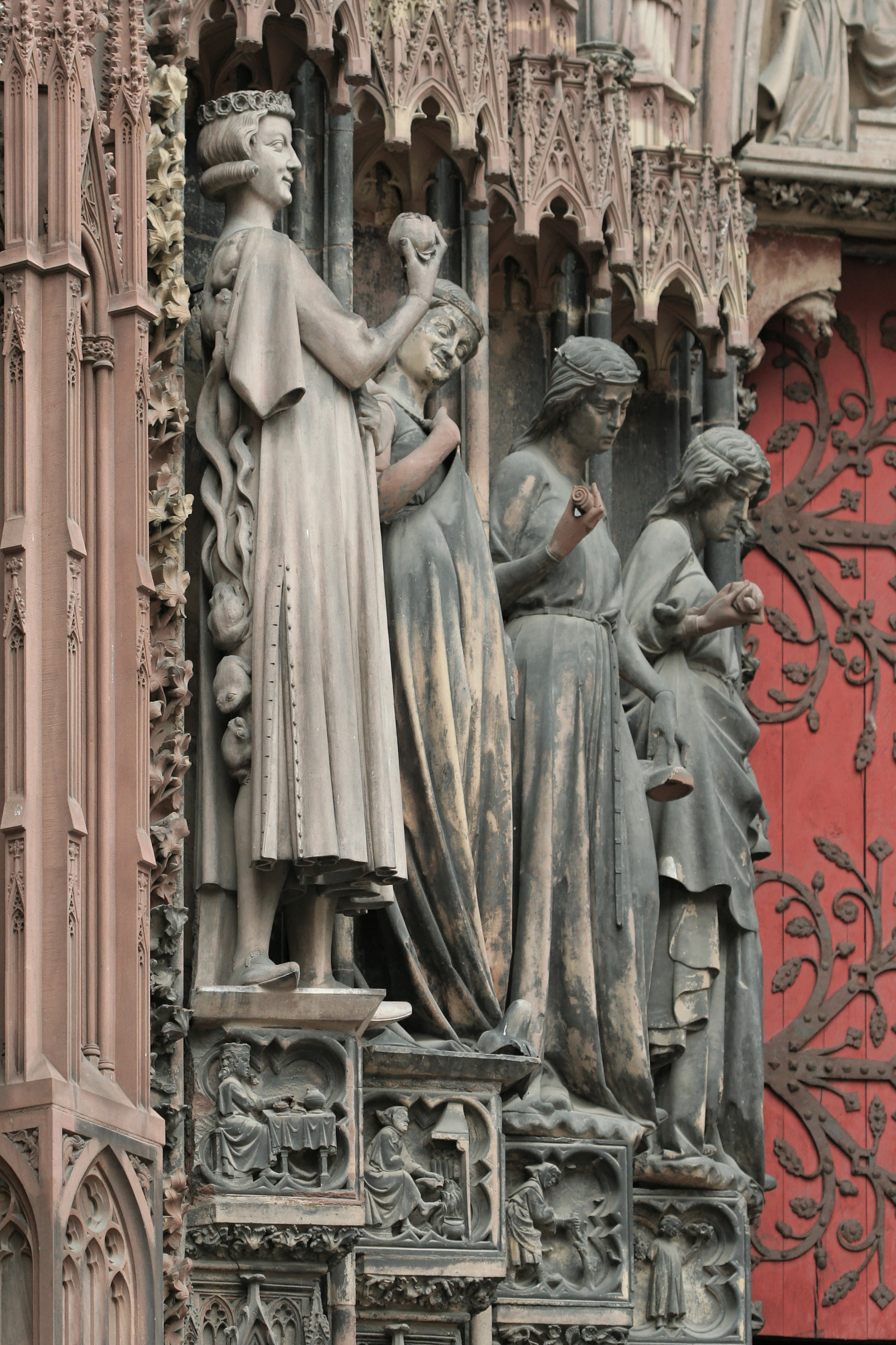 Le tentatrici, portale sud della cattedrale di Strasburgo. 