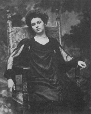 Renée Vivien, 1905 circa.