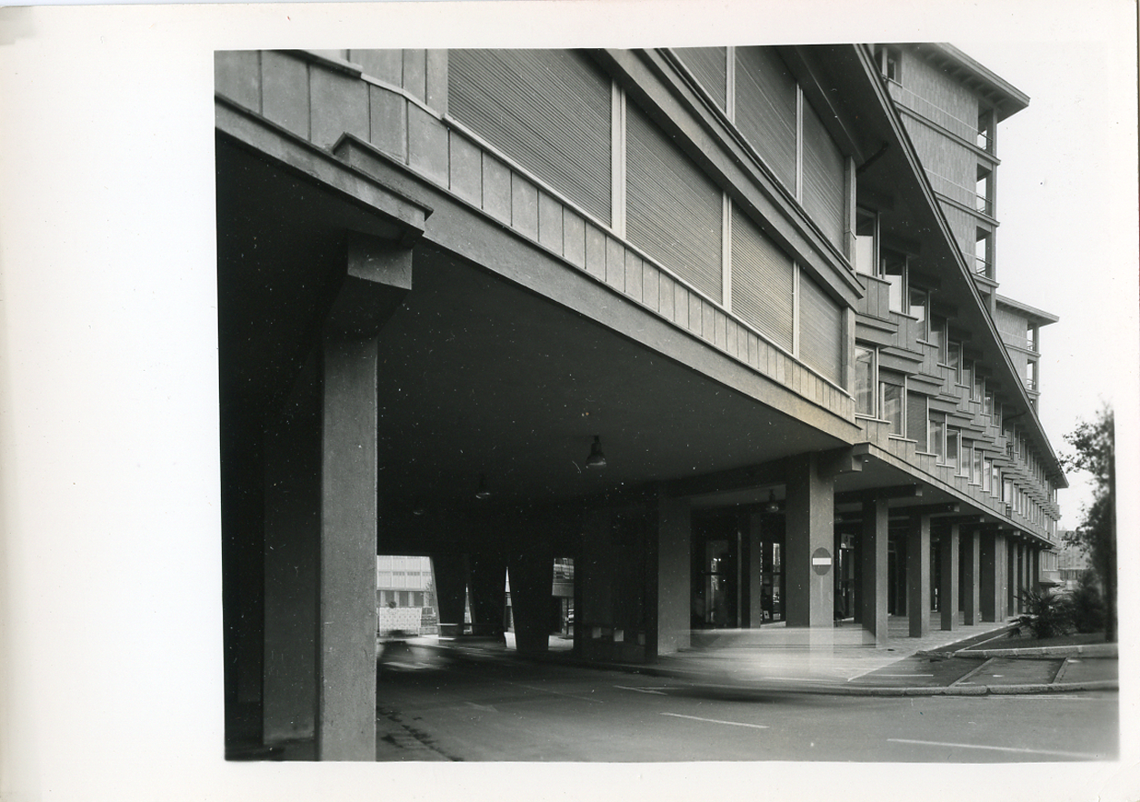 Genova. Quartiere Piccapietra progettato dagli architetti Franco Albini e Franca Helg. Servizio fotografico : Genova, 1964 / Paolo Monti.