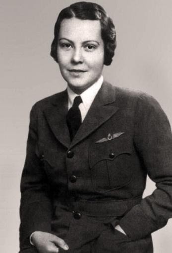 Sabiha Gokcen, anni trenta.