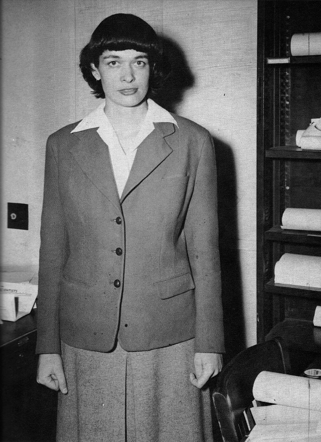 Leona Woods all'Università di Chicago, 1946 [Immagine in pubblico dominio]