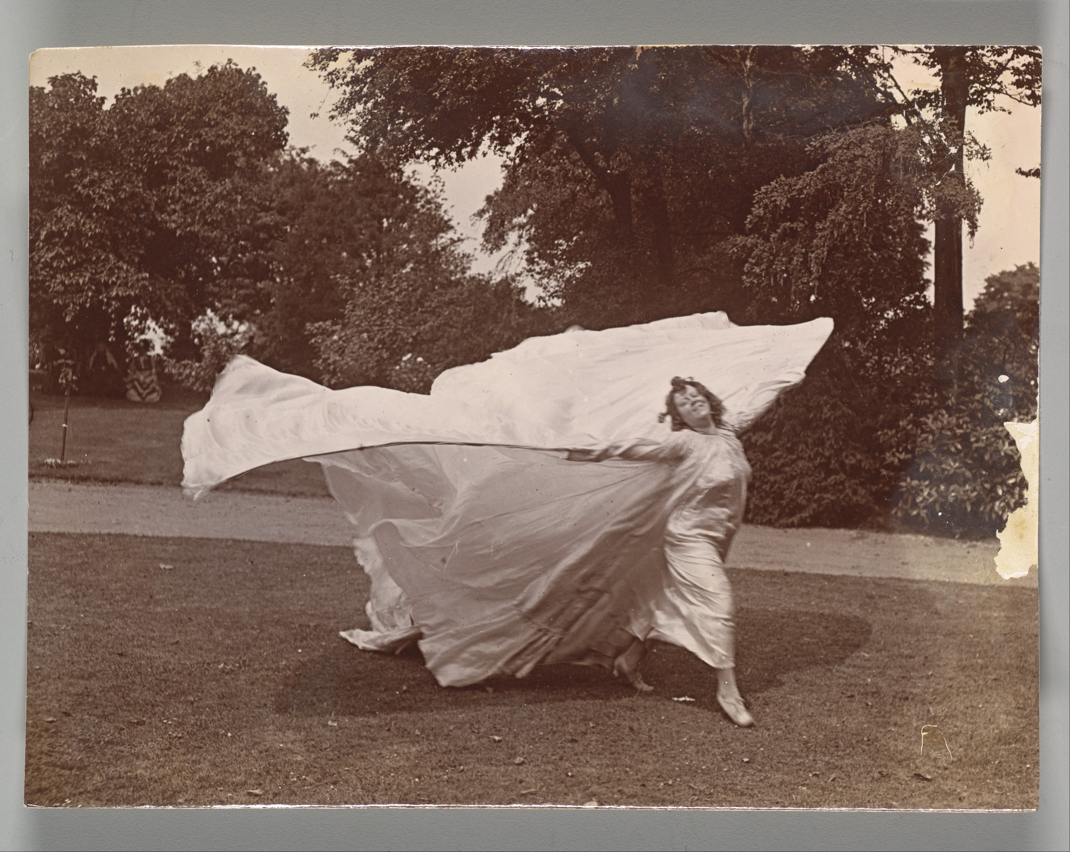 Samuel Joshua Beckett (British, Shadwell, Stepney [London] 18701940 Bournemouth)
Loie Fuller Dancing, ca. 1900
Gelatin silver print; 
The Metropolitan Museum of Art, New York, Gilman Collection, Purchase, Mrs. Walter Annenberg and The Annenberg Foundation Gift, 2005 (2005.100.957)
http://www.metmuseum.org/Collections/search-the-collections/287812