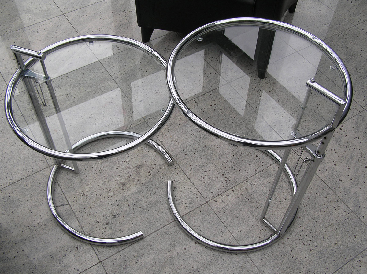 Tavolo E.1027, design di Eileen Gray. 