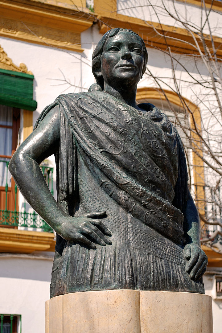Scultura della Niña de los Peines nella Alameda de Hércules (di Antonio Illanes, 1968), fonte: <a href=https://creativecommons.org/licenses/by/4.0/deed.en>Wikimedia Commons</a>