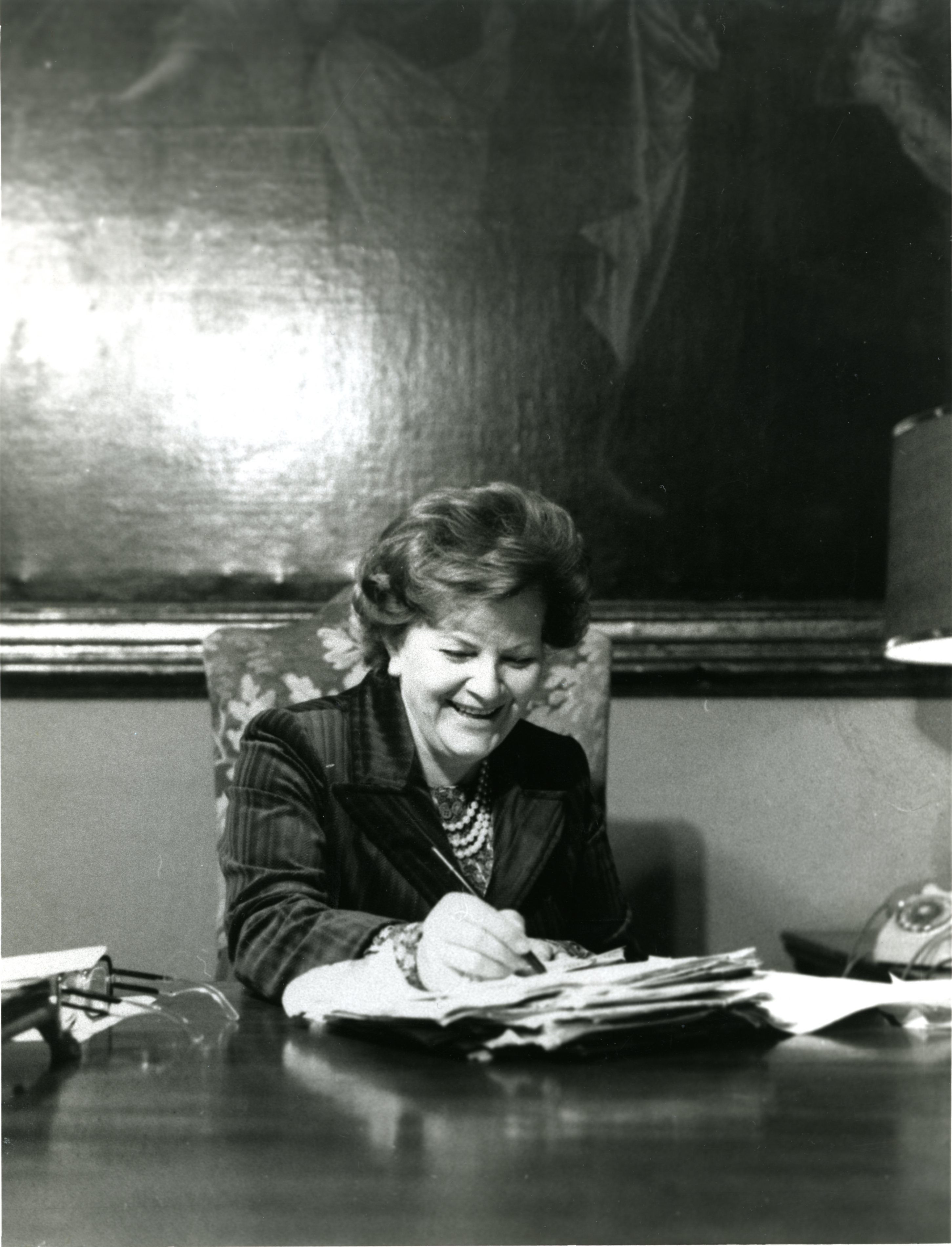 Wanda Ferragamo nel suo ufficio, inizio anni Ottanta, Museo Salvatore Ferragamo, Firenze
