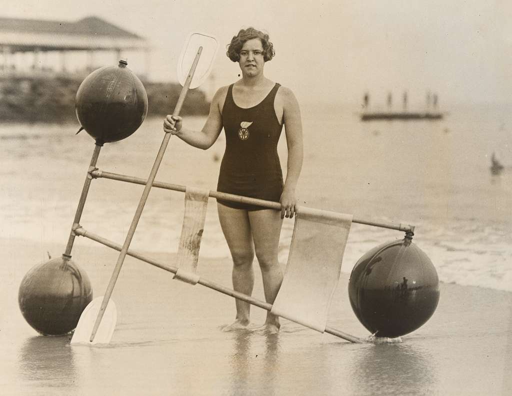 Gertrude Ederle nel 1925. Immagine in pubblico dominio.