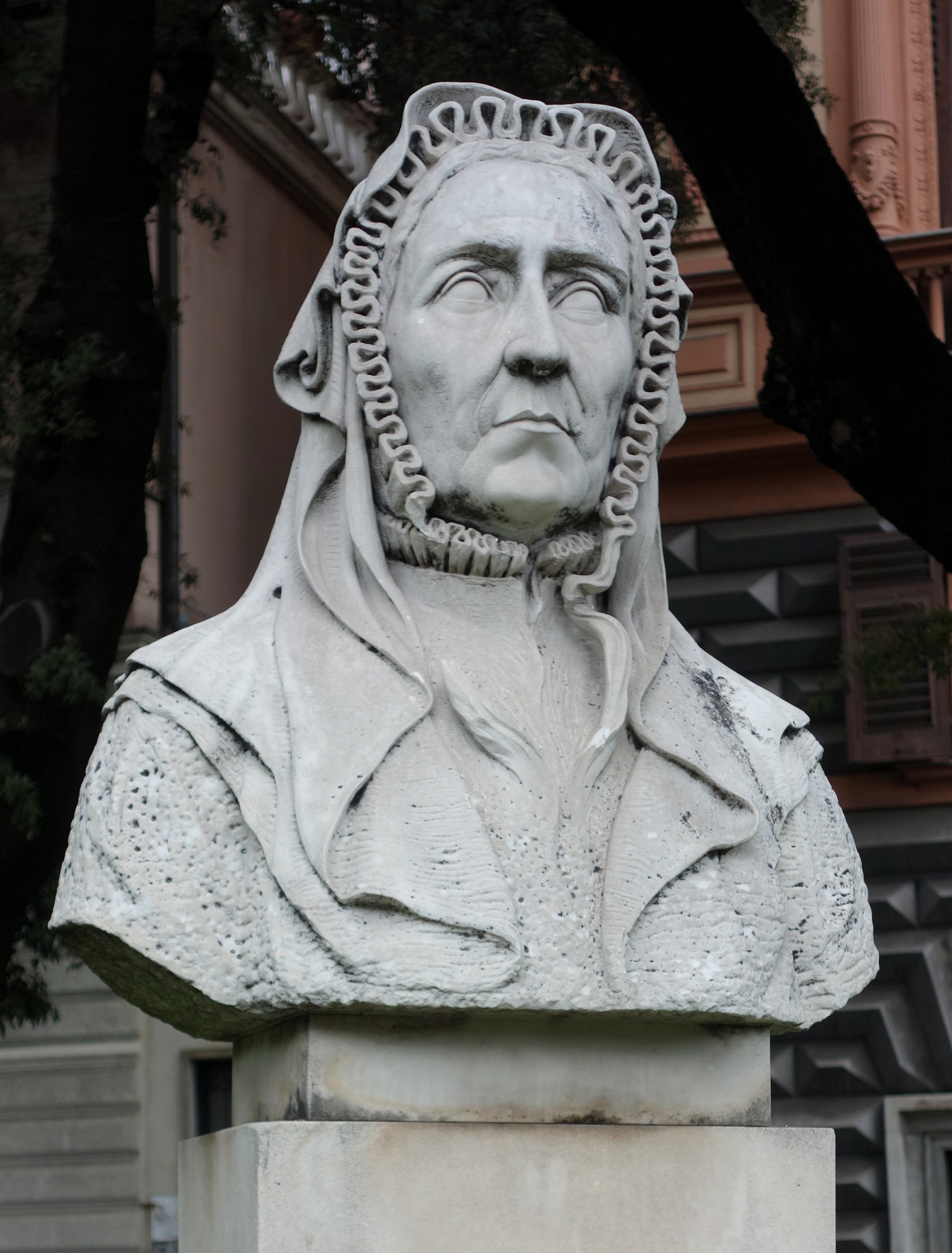 Busto di Maria Drago Mazzini.