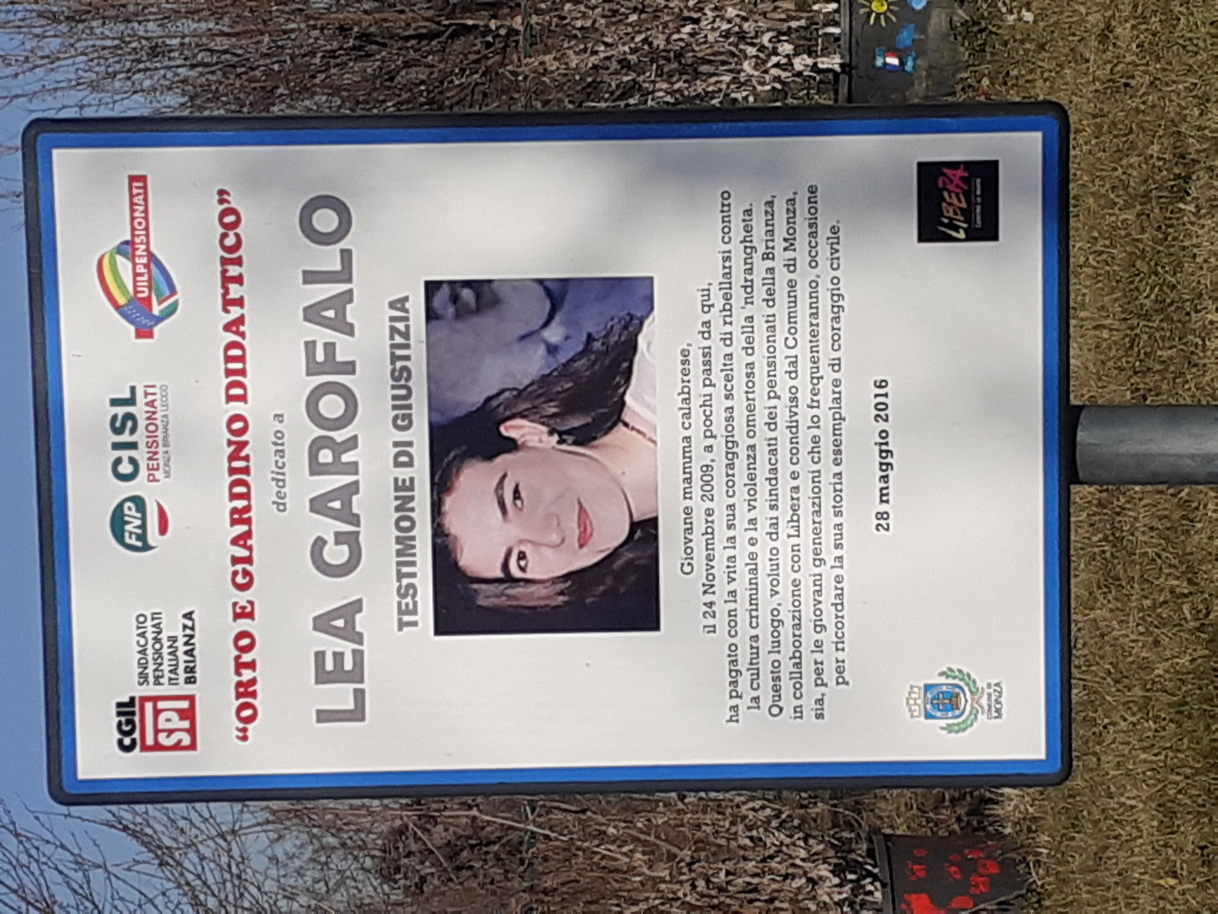 Insegna nell' Orto e Giardino Didattico A Monza (Parco Villoresi), dedicato a Lea Garofalo.