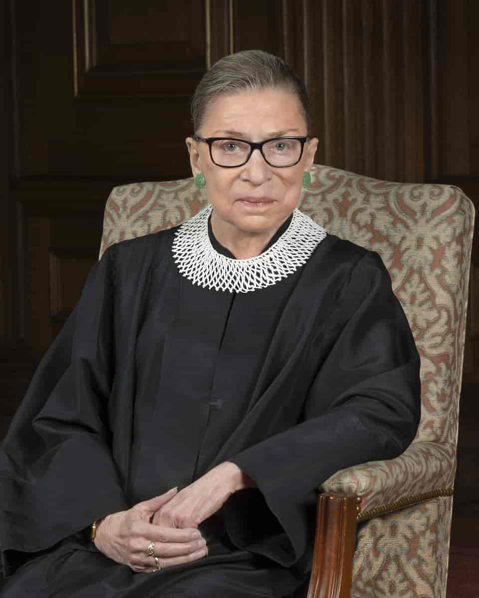 Ruth Bader Ginsburg nel 2016. Immagine di pubblico dominio. Fonte: https://snl.no/Ruth_Bader_Ginsburg