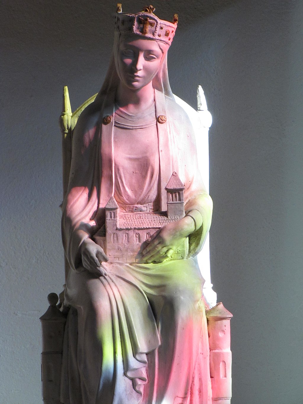 Statua dell’imperatrice Adelaide nella chiesa di Saint-Étienne a Seltz (Alsazia)