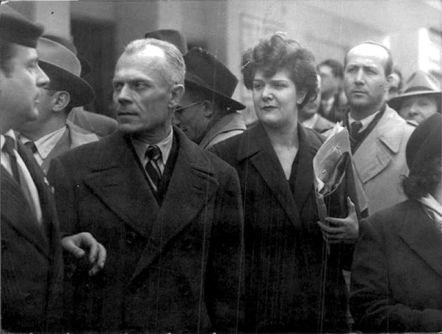 Carla Voltolina e Sandro Pertini a Milano, nei giorni della Liberazione.