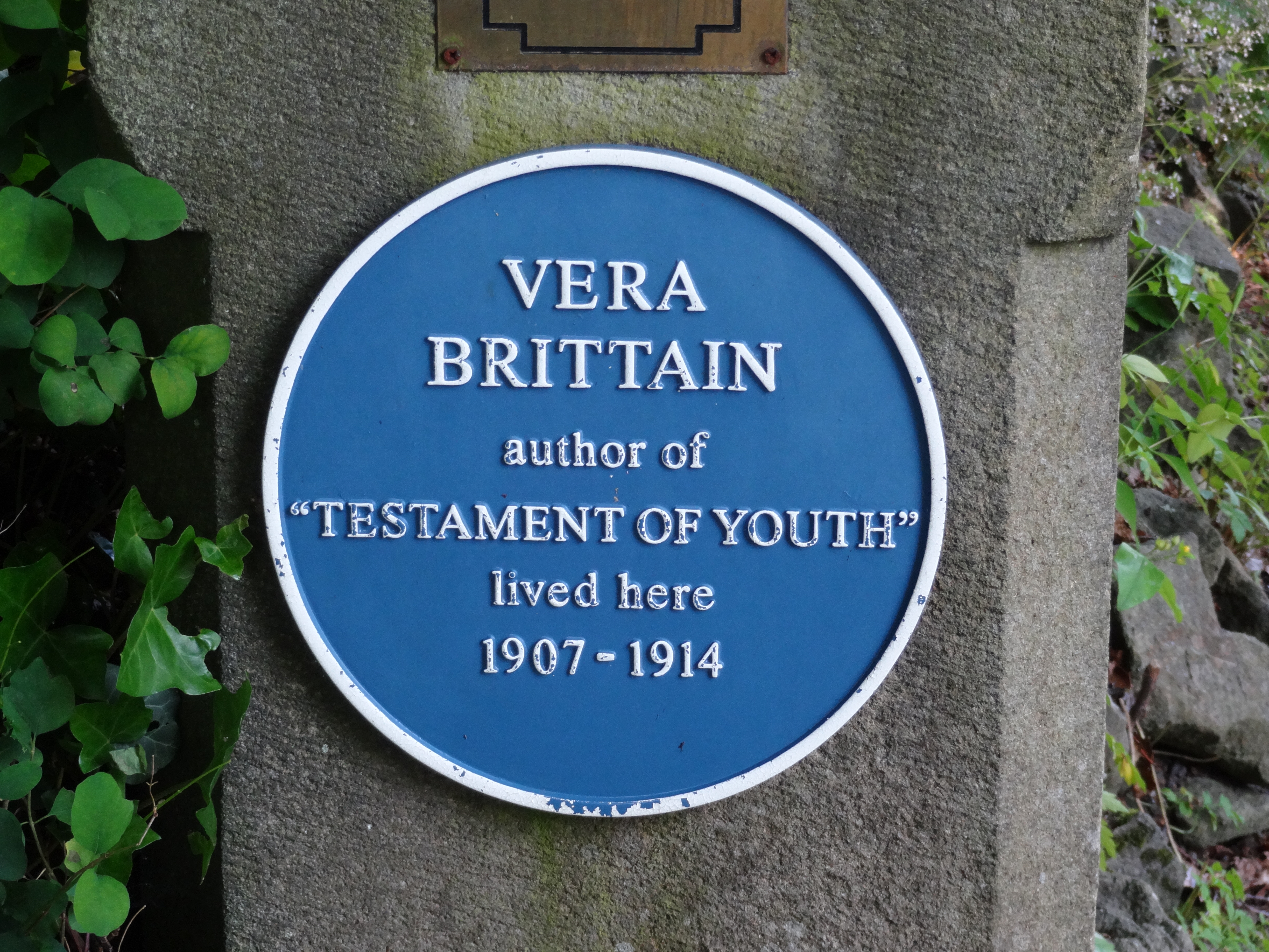 Placca dedicata a Vera Brittain, Buxton.