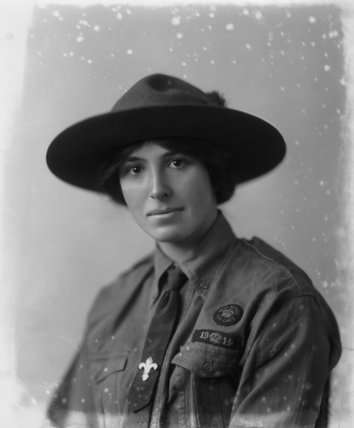  Olave Baden-Powell, 1916.
