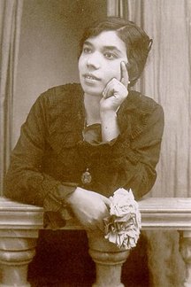 Fotografia della Niña de los Peines, fonte: <a href=https://creativecommons.org/licenses/by/4.0/deed.en>Wikimedia Commons</a>