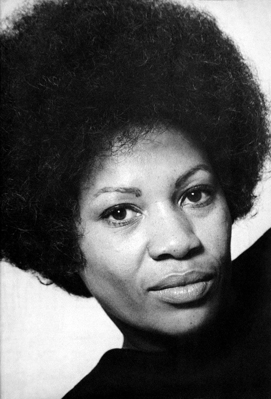 Ritratto di Toni Morrison per il retro di copertina del suo primo racconto The Bluest Eye (1970).
