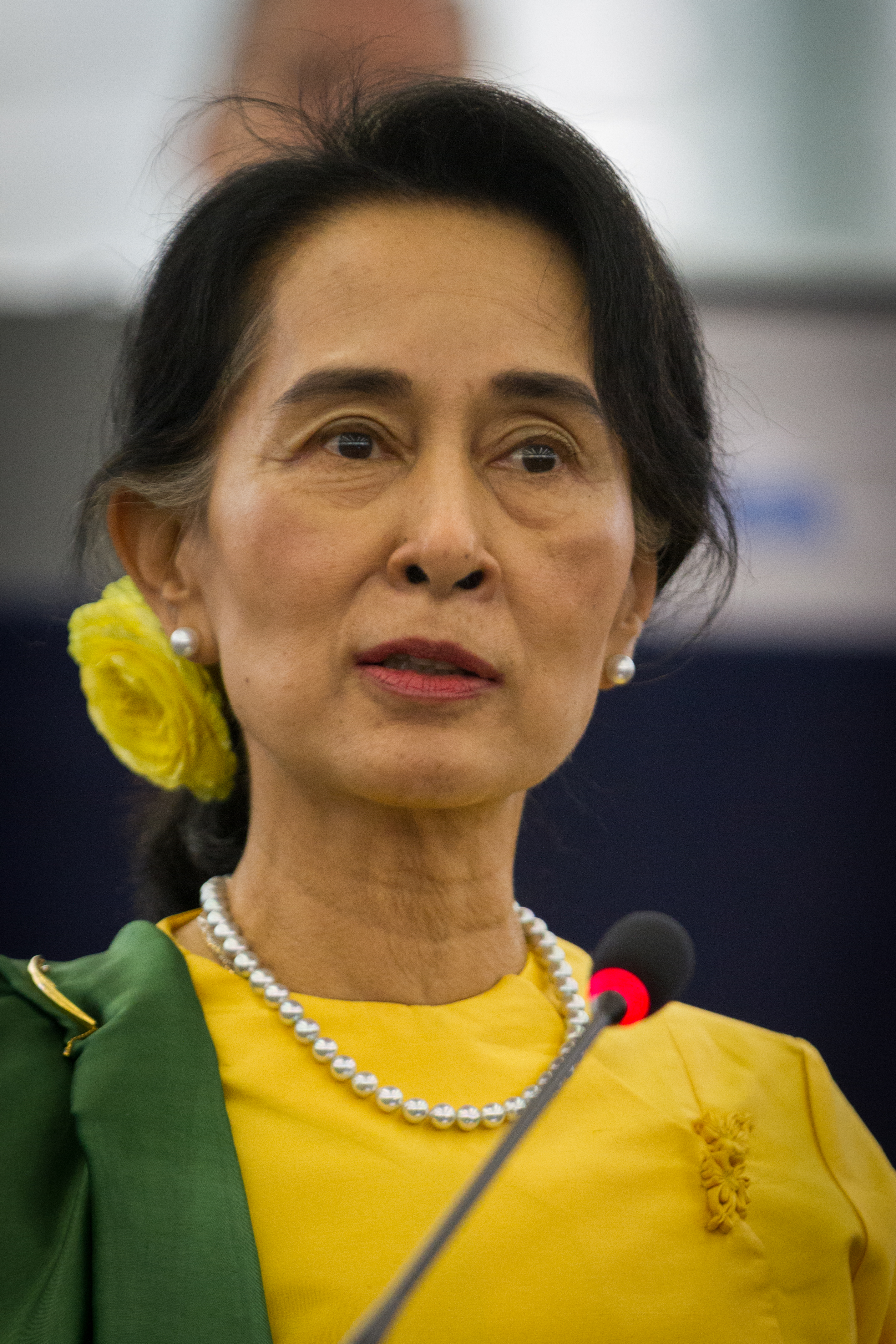 Aung San Suu Kyi  alla consegna del Prix Sakharov al Parlamento Europeo di Strasburgo, 22 Ottobre 2013.