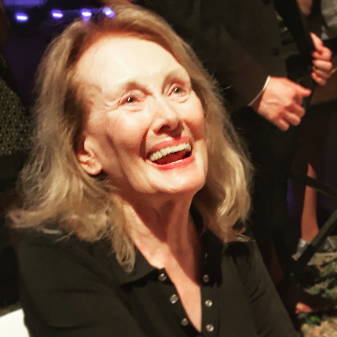 Annie Ernaux alla consegna del Premio Strega Europeo 2016 per <em>Gli anni</em>.
<br> Immagine in pubblico dominio, <a href=https://creativecommons.org/licenses/by-sa/4.0/deed.en>CC BY-SA 4.0</a>. Fonte: <a href=https://commons.wikimedia.org/wiki/File:EV_-_Annie_Ernaux_Strega_2016.jpg>Wikipedia</a>.