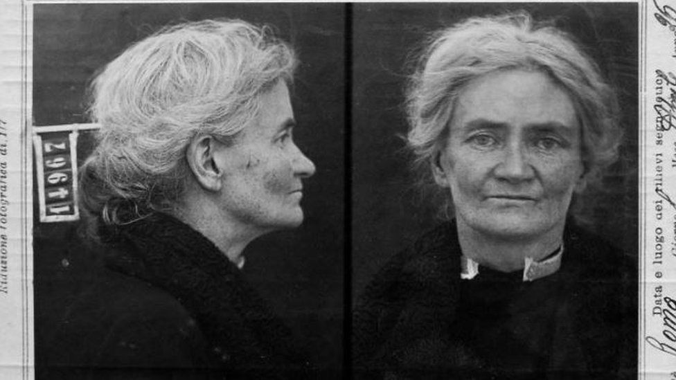 Foto segnaletica che ritrae Violet Gibson a seguito del suo arresto per l'attentato a Benito Mussolini, 1926.