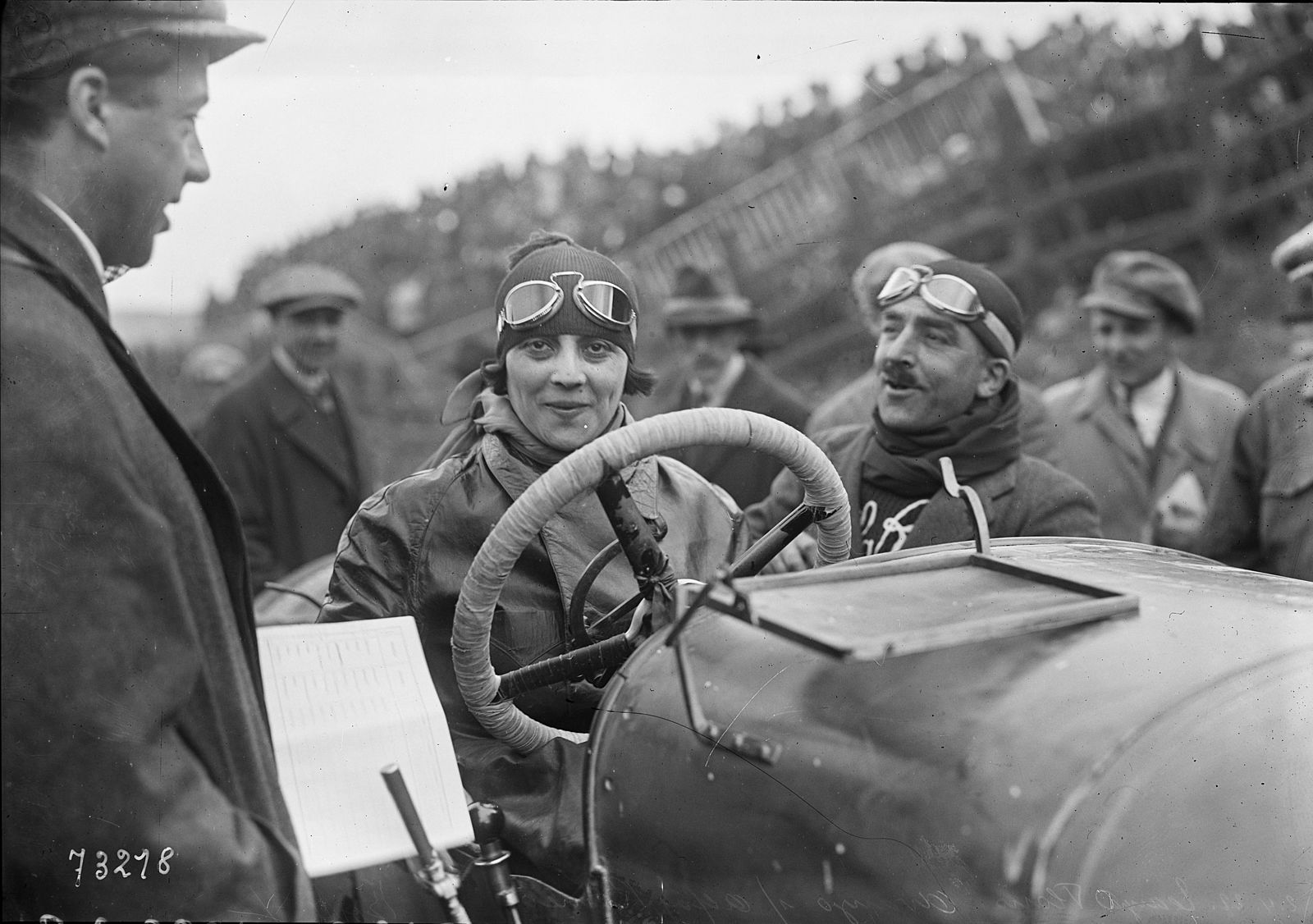 Maria Antonietta Avanzo a bordo della sua Alfa Romeo 20/30 ES, 1922.