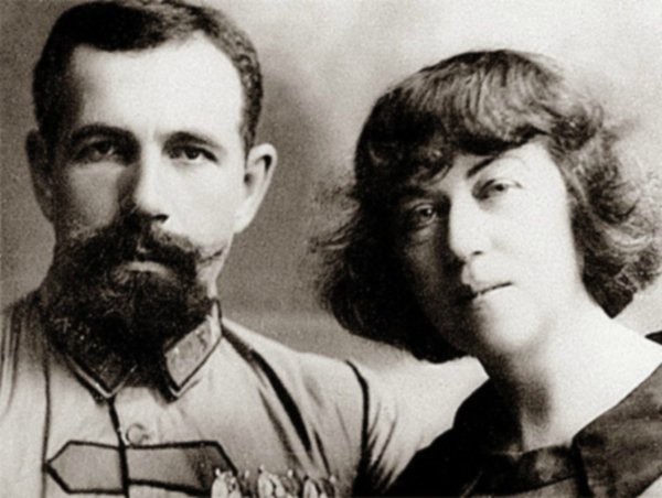 Pavel Dybenko e Aleksandra Kollontaj