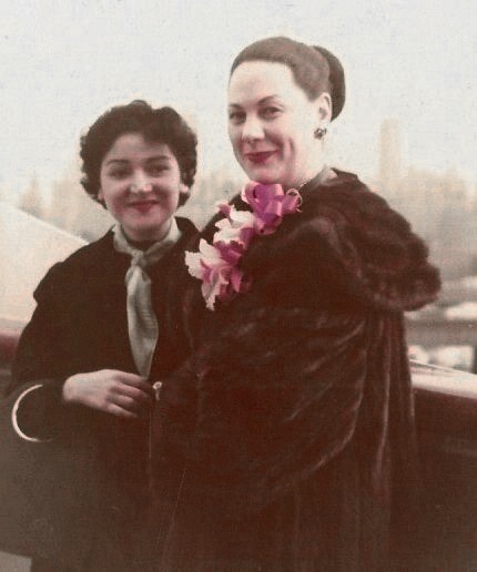  Renata Tebaldi con l'amica Dina a New York, 1957.