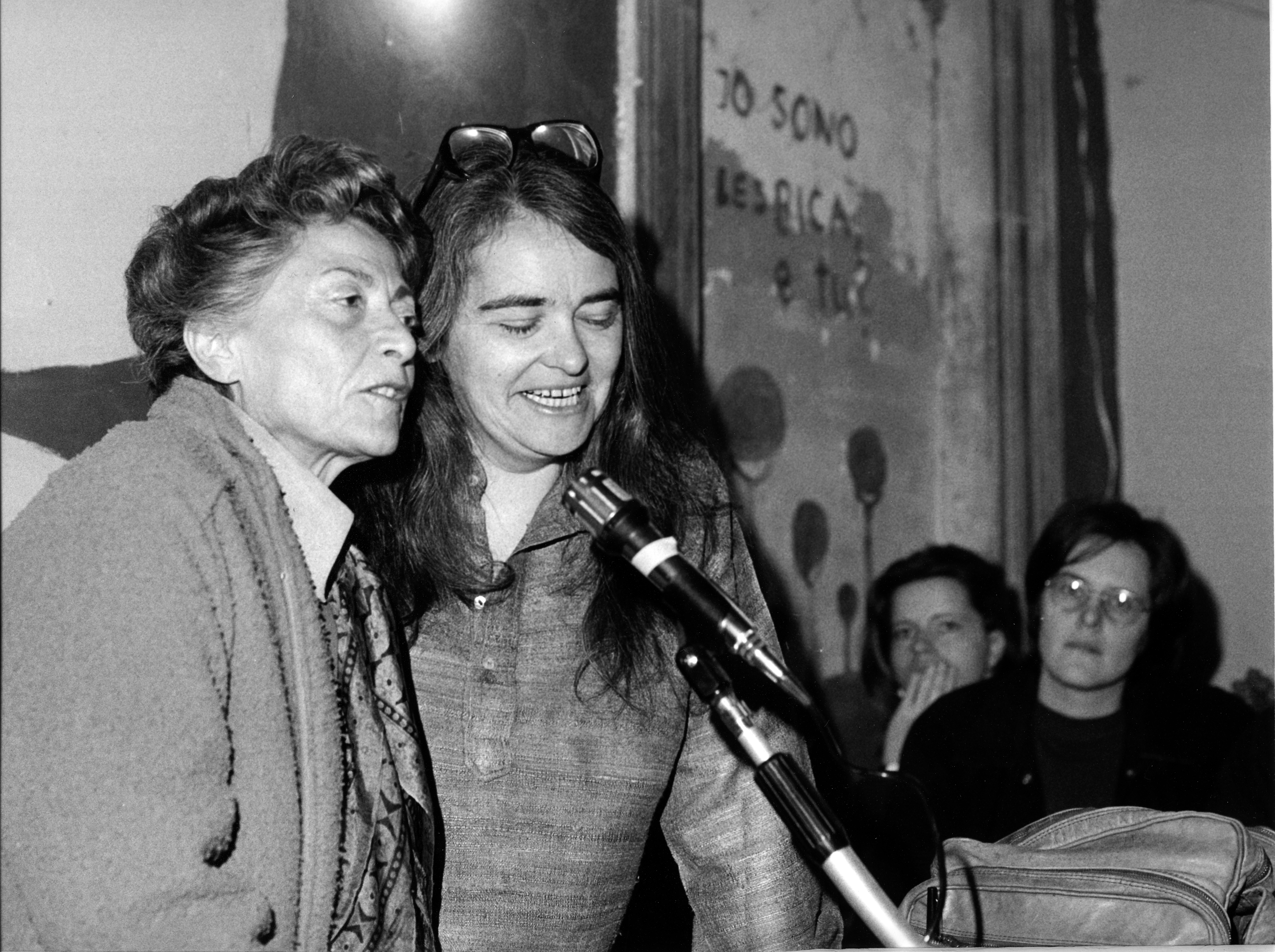 Autunno 1979 - Conferenza stampa di Kate Millet sulle donne in Iran, autrice Marzia Bollati
[Foto per gentile concessione di Archivia, Roma]